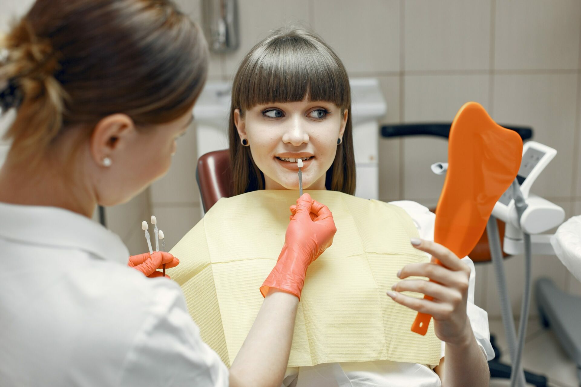 Ästhetische Korrektur mit Veneers